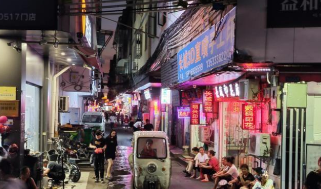 人口众多、结构复杂、流动性大、城中村治安难度较大