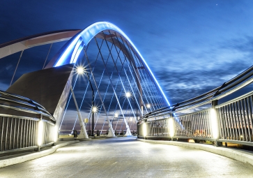 如何通过智能照明系统提高舒适度？